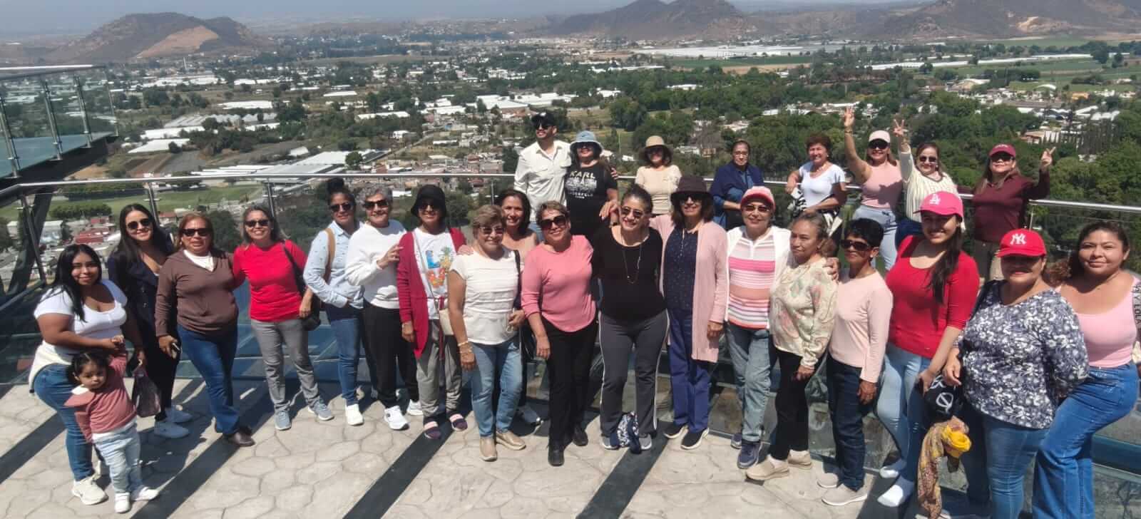 Grupo turístico en recorrido